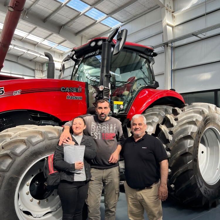 Nueva entrega Case IH Magnum 325 en Monte Maíz